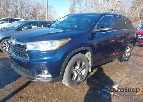 2015 Toyota Highlander Limited V6 z USA, uszkodzony, nr VIN 5TDDKRFH5FS174939